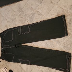 Med black cragos with white thread